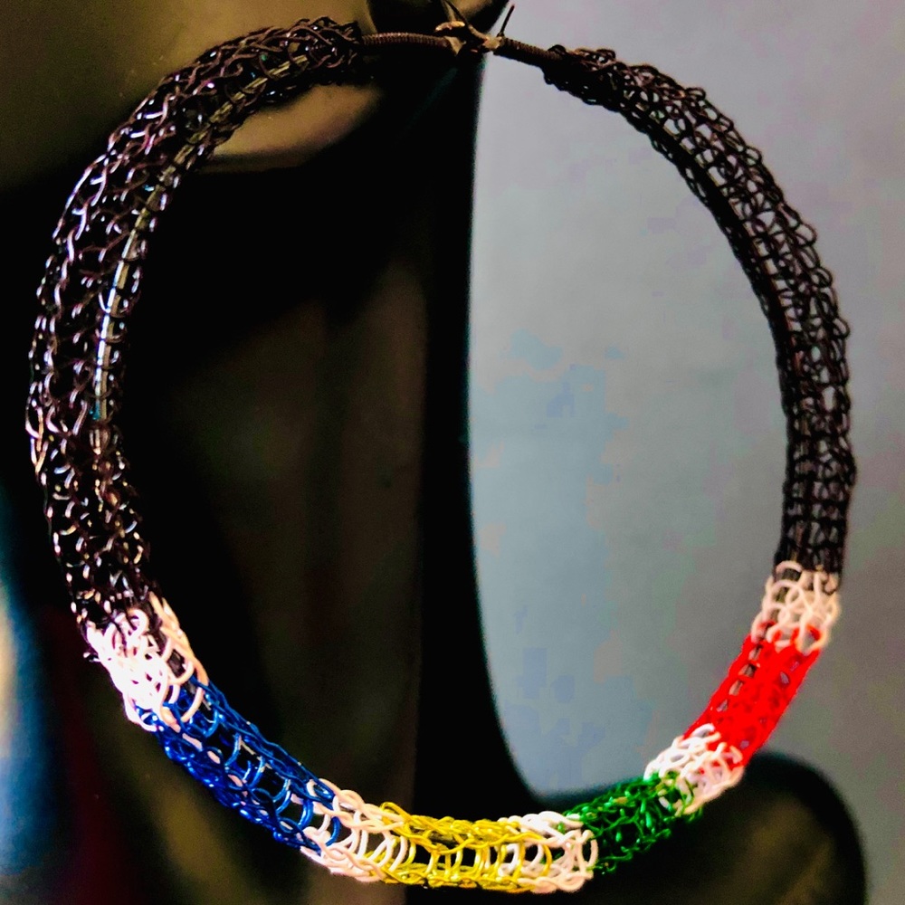 2.5” Handmade Lightweight Color Block Wire Hoops - Picture 6 of 6